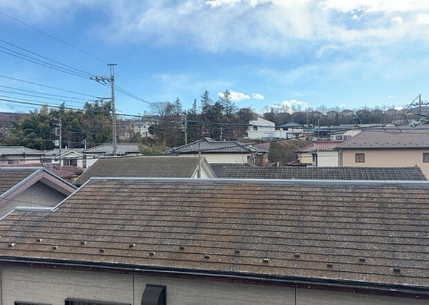 【物件からの展望】眺望を気にして物件を探す場合、前面に建物が建っていないか現地で確認しましょう！前面に建物があると景色はもちろん、日当たりや風通しにも影響が出てきます。住んだ時のことを想像しながら現地見学をしましょう。