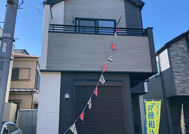 【前面道路含む現地写真_2】お持ちの車種によっては前面道路が広い方が便利でしょう。しかし、前面道路が広ければその分交通量が多くなるため、騒音などが気になる場合があります。実際に現地を見学し、周辺交通量や騒音などを確認しましょう！