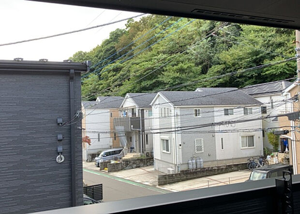 【物件からの展望】眺望を気にして物件を探す場合、前面に建物が建っていないか現地で確認しましょう！前面に建物があると景色はもちろん、日当たりや風通しにも影響が出てきます。住んだ時のことを想像しながら現地見学をしましょう。