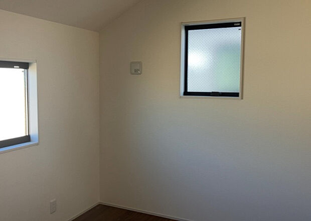 【子供部屋】子供が何人でも年齢によっては、受験時にしっかり壁のある個室があった方が良い場合もあります。難しい問題ですが、兄弟の人数や、性別や年齢差によって状況が異なりますので、数年後のこともしっかり考えましょう。