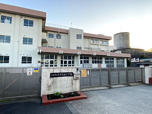 宇津木台小学校（約1,376m）