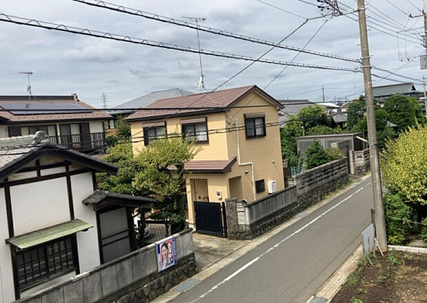 【物件からの展望】眺望を気にして物件を探す場合、前面に建物が建っていないか現地で確認しましょう！前面に建物があると景色はもちろん、日当たりや風通しにも影響が出てきます。住んだ時のことを想像しながら現地見学をしましょう。