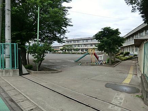 九沢小学校(約740m)