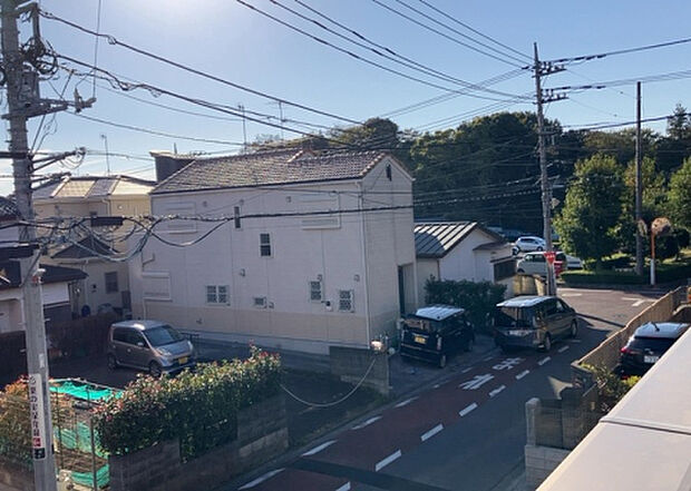 【物件からの展望】眺望を気にして物件を探す場合、前面に建物が建っていないか現地で確認しましょう！前面に建物があると景色はもちろん、日当たりや風通しにも影響が出てきます。住んだ時のことを想像しながら現地見学をしましょう。