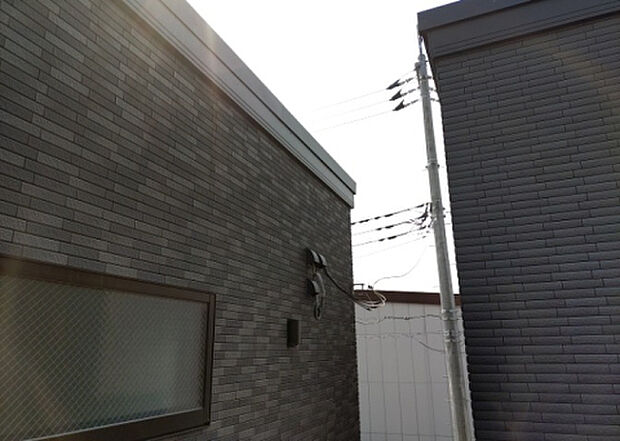 【物件からの展望】眺望を気にして物件を探す場合、前面に建物が建っていないか現地で確認しましょう！前面に建物があると景色はもちろん、日当たりや風通しにも影響が出てきます。住んだ時のことを想像しながら現地見学をしましょう。