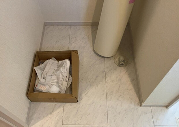 【ランドリースペース】ランドリースペースも気になります。洗濯機置場があり「洗う、干す、取り込む、アイロンがけ、たたむ」など、洗濯に関する家事をするための空間です。広さや収納など付帯設備も含めて、詳細は現地でご確認ください。