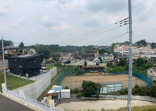 【物件からの展望】眺望を気にして物件を探す場合、前面に建物が建っていないか現地で確認しましょう！前面に建物があると景色はもちろん、日当たりや風通しにも影響が出てきます。住んだ時のことを想像しながら現地見学をしましょう。