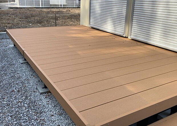 【庭】庭があることでガーデニングや家庭菜園はもちろん、こどもの遊び場やペットを放して遊ぶことができます。また、家の周囲に余裕があるということです。隣地との間があれば、十分な日当たりと、風通しが確保できます。