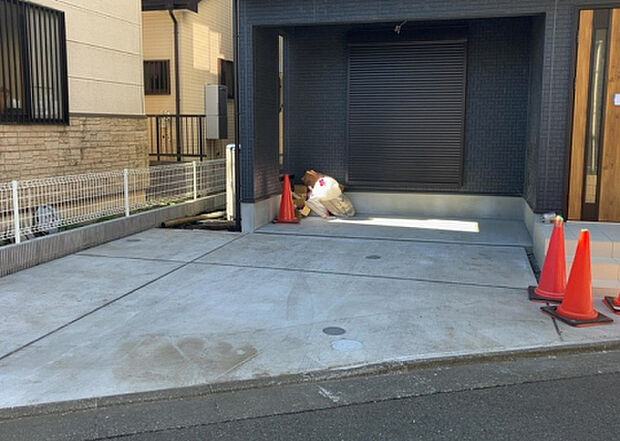 【駐車場】駐車場と明記されていても、最小スペースでつくられた駐車場だと大型車は駐車できなかったり、出入りしにくくなったりする可能性があります。お車のサイズと購入したい物件の駐車場のサイズを現地で確認しましょう。