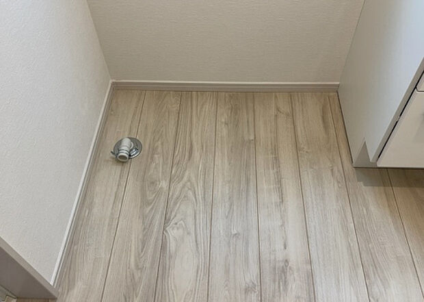 【ランドリースペース】ランドリースペースも気になります。洗濯機置場があり「洗う、干す、取り込む、アイロンがけ、たたむ」など、洗濯に関する家事をするための空間です。広さや収納など付帯設備も含めて、詳細は現地でご確認ください。