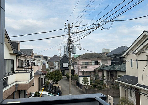 【物件からの展望】眺望を気にして物件を探す場合、前面に建物が建っていないか現地で確認しましょう！前面に建物があると景色はもちろん、日当たりや風通しにも影響が出てきます。住んだ時のことを想像しながら現地見学をしましょう。