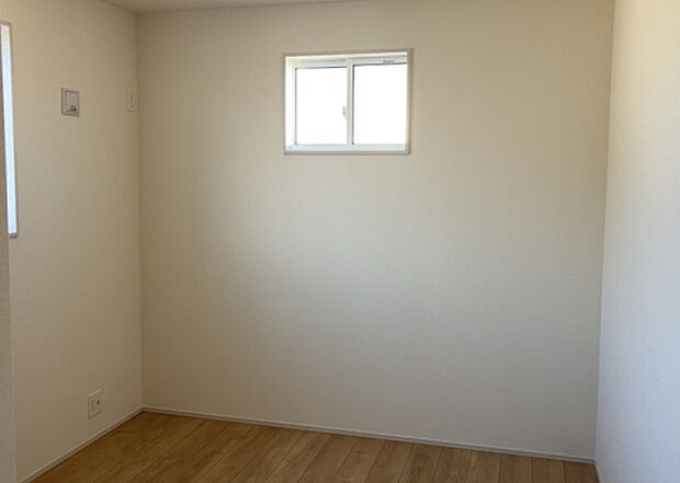 【子供部屋】子供が何人でも年齢によっては、受験時にしっかり壁のある個室があった方が良い場合もあります。難しい問題ですが、兄弟の人数や、性別や年齢差によって状況が異なりますので、数年後のこともしっかり考えましょう。