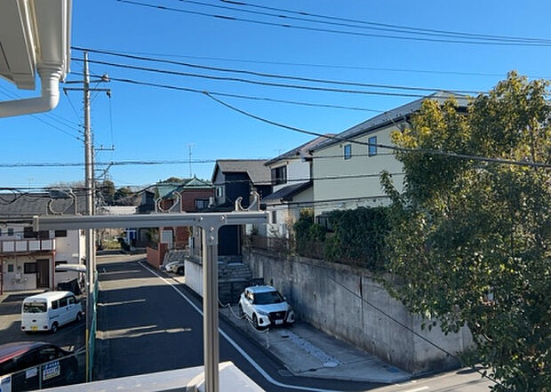 【物件からの展望】眺望を気にして物件を探す場合、前面に建物が建っていないか現地で確認しましょう！前面に建物があると景色はもちろん、日当たりや風通しにも影響が出てきます。住んだ時のことを想像しながら現地見学をしましょう。
