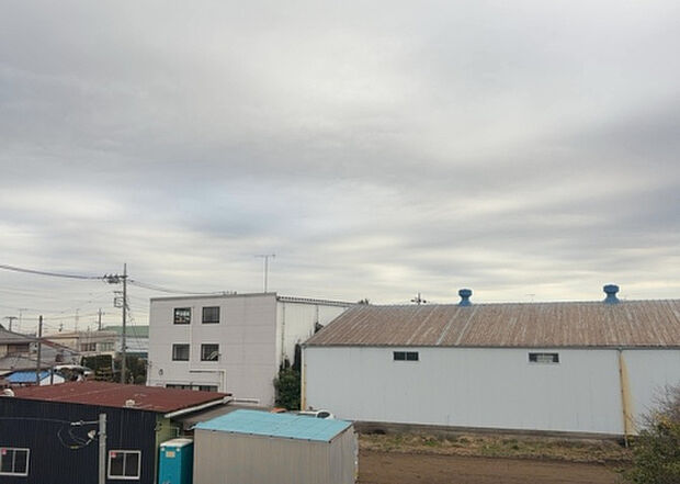 【物件からの展望】眺望を気にして物件を探す場合、前面に建物が建っていないか現地で確認しましょう！前面に建物があると景色はもちろん、日当たりや風通しにも影響が出てきます。住んだ時のことを想像しながら現地見学をしましょう。