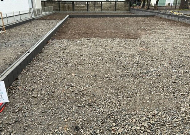 【その他設備】敷地内には、散水栓や立水栓があります。水道水を直接利用できるため、水を運ぶ手間を省くことが出来ます。大量の水を必要とする洗車作業や清掃などに役立ちます。その他設備とあわせて、現地でご確認ください。