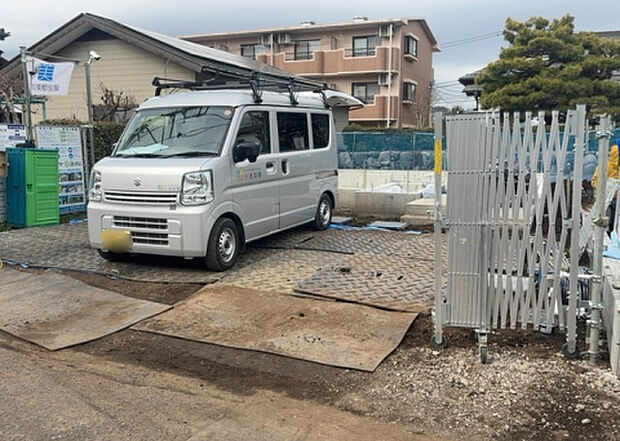 【外観_3】現地に行くなら、物件の周囲の地形がどうなっているかを見ることも大切です。周辺より低くなっている土地では、大雨などで水が集まりやすいため、地盤が弱くなっているということも考えられるため、注意が必要です。