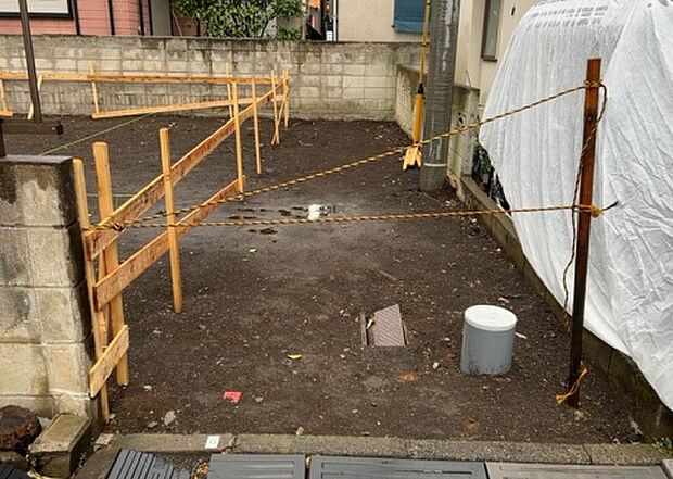 【駐車場_2】駐車場と明記されていても、最小スペースでつくられた駐車場だと大型車は駐車できなかったり、出入りしにくくなったりする可能性があります。お車のサイズと購入したい物件の駐車場のサイズを現地で確認しましょう。