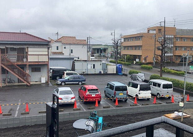 【物件からの展望】眺望を気にして物件を探す場合、前面に建物が建っていないか現地で確認しましょう！前面に建物があると景色はもちろん、日当たりや風通しにも影響が出てきます。住んだ時のことを想像しながら現地見学をしましょう。
