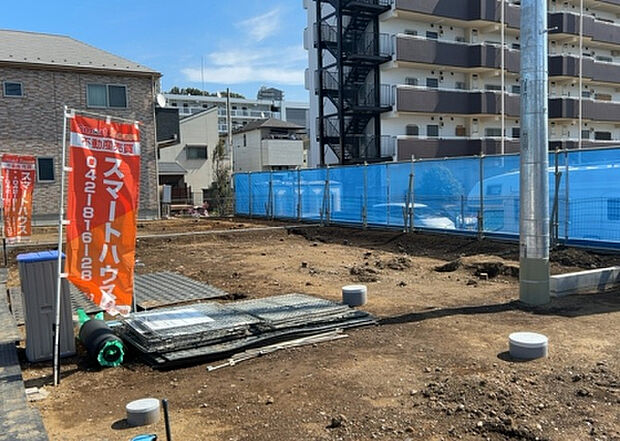 【その他設備】敷地内には、散水栓や立水栓があります。水道水を直接利用できるため、水を運ぶ手間を省くことが出来ます。大量の水を必要とする洗車作業や清掃などに役立ちます。その他設備とあわせて、現地でご確認ください。
