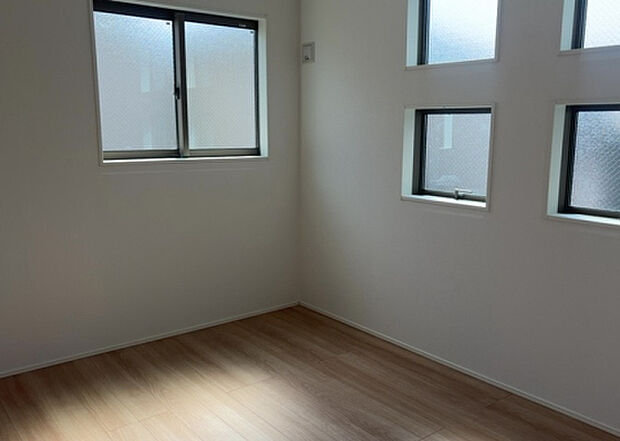 【子供部屋】子供が何人でも年齢によっては、受験時にしっかり壁のある個室があった方が良い場合もあります。難しい問題ですが、兄弟の人数や、性別や年齢差によって状況が異なりますので、数年後のこともしっかり考えましょう。