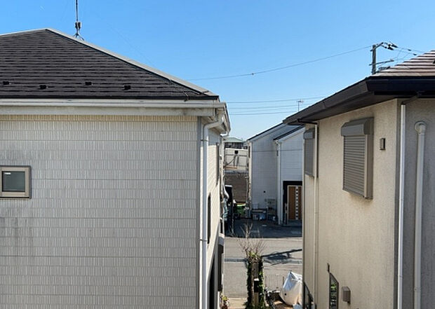 【物件からの展望】眺望を気にして物件を探す場合、前面に建物が建っていないか現地で確認しましょう!前面に建物があると景色はもちろん、日当たりや風通しにも影響が出てきます。住んだ時のことを想像しながら現地見学をしましょう。