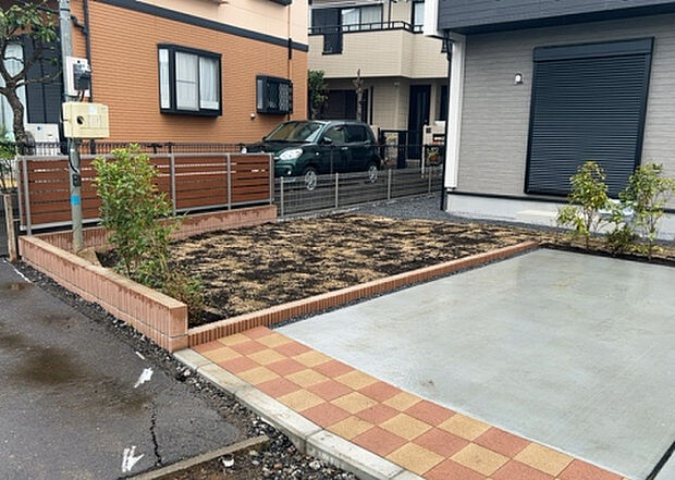 【庭】庭があることでガーデニングや家庭菜園はもちろん、こどもの遊び場やペットを放して遊ぶことができます。また、家の周囲に余裕があるということです。隣地との間があれば、十分な日当たりと、風通しが確保できます。