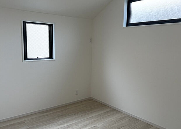 【子供部屋】子供が何人でも年齢によっては、受験時にしっかり壁のある個室があった方が良い場合もあります。難しい問題ですが、兄弟の人数や、性別や年齢差によって状況が異なりますので、数年後のこともしっかり考えましょう。