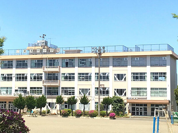 東浅川小学校(約1,063m)