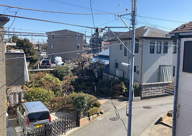 【物件からの展望】眺望を気にして物件を探す場合、前面に建物が建っていないか現地で確認しましょう!前面に建物があると景色はもちろん、日当たりや風通しにも影響が出てきます。住んだ時のことを想像しながら現地見学をしましょう。