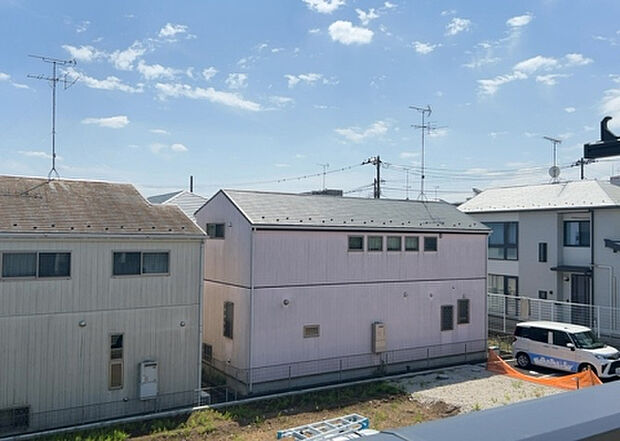 【物件からの展望】眺望を気にして物件を探す場合、前面に建物が建っていないか現地で確認しましょう!前面に建物があると景色はもちろん、日当たりや風通しにも影響が出てきます。住んだ時のことを想像しながら現地見学をしましょう。