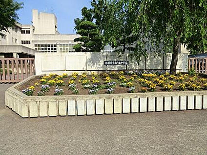 内出中学校 1100m(徒歩14分)