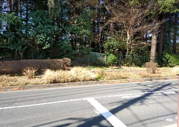 【物件からの展望_2】眺望を気にして物件を探す場合、前面に建物が建っていないか現地で確認しましょう!前面に建物があると景色はもちろん、日当たりや風通しにも影響が出てきます。住んだ時のことを想像しながら現地見学をしましょう。