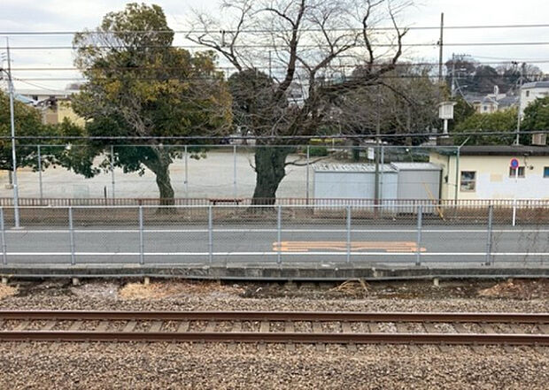 【物件からの展望】眺望を気にして物件を探す場合、前面に建物が建っていないか現地で確認しましょう!前面に建物があると景色はもちろん、日当たりや風通しにも影響が出てきます。住んだ時のことを想像しながら現地見学をしましょう。