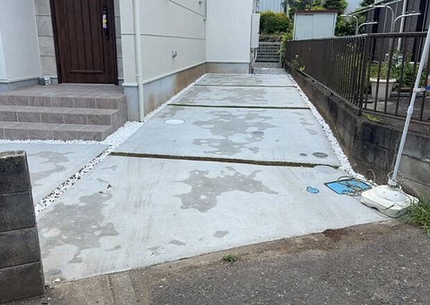 【駐車場】駐車場と明記されていても、最小スペースでつくられた駐車場だと大型車は駐車できなかったり、出入りしにくくなったりする可能性があります。お車のサイズと購入したい物件の駐車場のサイズを現地で確認しましょう。