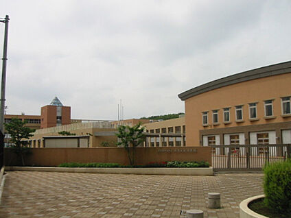 小山ヶ丘小学校 1175m(徒歩15分)
