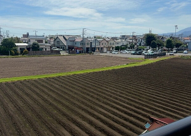 【物件からの展望】眺望を気にして物件を探す場合、前面に建物が建っていないか現地で確認しましょう!前面に建物があると景色はもちろん、日当たりや風通しにも影響が出てきます。住んだ時のことを想像しながら現地見学をしましょう。