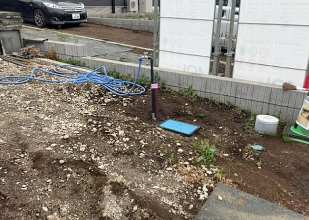 【その他設備】敷地内には、散水栓や立水栓があります。水道水を直接利用できるため、水を運ぶ手間を省くことが出来ます。大量の水を必要とする洗車作業や清掃などに役立ちます。その他設備とあわせて、現地でご確認ください。