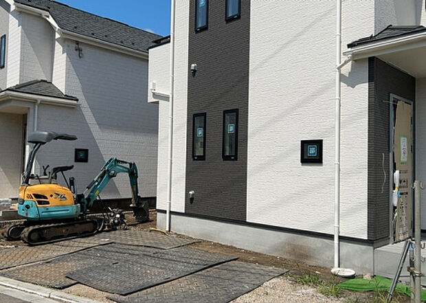 【外観_2】外観は建物の第一印象を決める重要な要素です。複数の方向から見ることで、建物の存在感や周辺との調和、デザインの良さなどがより明確に分かります。お気に入りの建物を見つけてみてください。