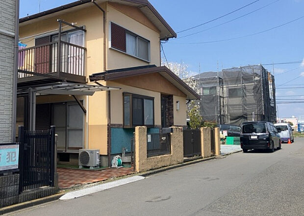 【物件からの展望_2】眺望を気にして物件を探す場合、前面に建物が建っていないか現地で確認しましょう!前面に建物があると景色はもちろん、日当たりや風通しにも影響が出てきます。住んだ時のことを想像しながら現地見学をしましょう。