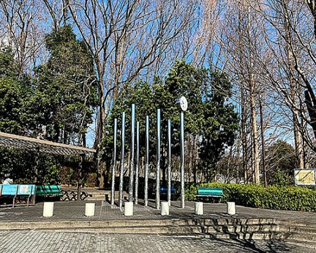 出羽山公園(約180m)