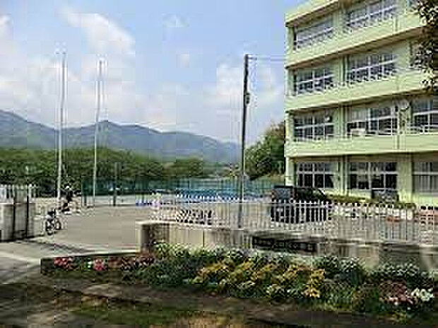 上荻野小学校（約878m）