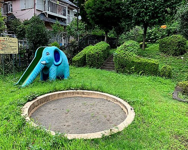 上小山田谷戸川児童公園(約199m)