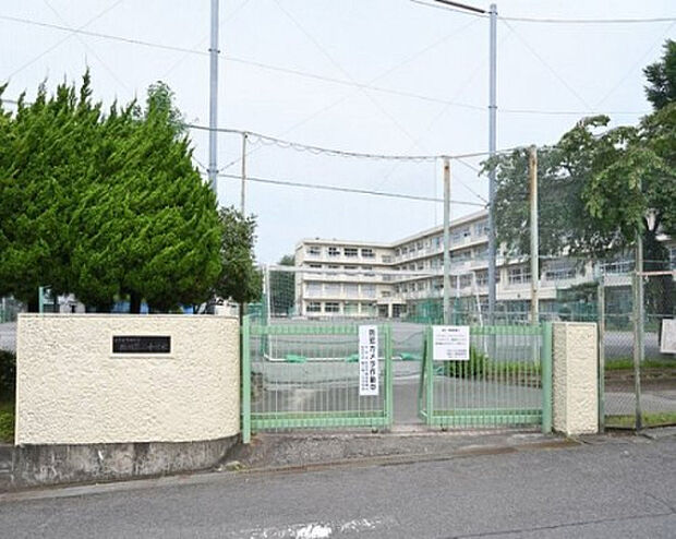 鶴川第二中学校（約575m）