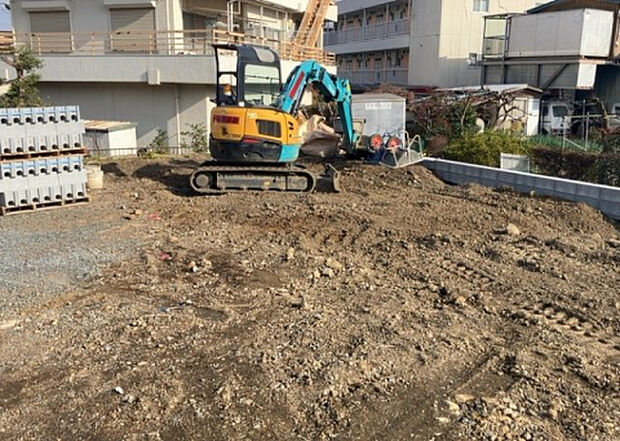 【外観_2】外観は建物の第一印象を決める重要な要素です。複数の方向から見ることで、建物の存在感や周辺との調和、デザインの良さなどがより明確に分かります。お気に入りの建物を見つけてみてください。