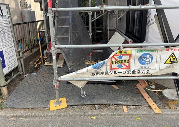 【駐車場_2】駐車場と明記されていても、最小スペースでつくられた駐車場だと大型車は駐車できなかったり、出入りしにくくなったりする可能性があります。お車のサイズと購入したい物件の駐車場のサイズを現地で確認しましょう。