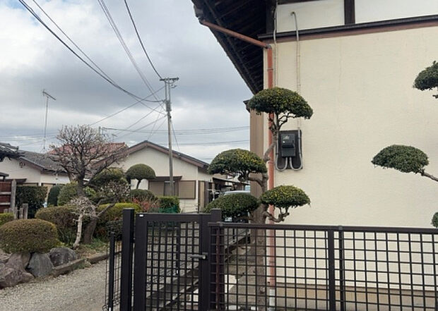 【物件からの展望_2】眺望を気にして物件を探す場合、前面に建物が建っていないか現地で確認しましょう！前面に建物があると景色はもちろん、日当たりや風通しにも影響が出てきます。住んだ時のことを想像しながら現地見学をしましょう。