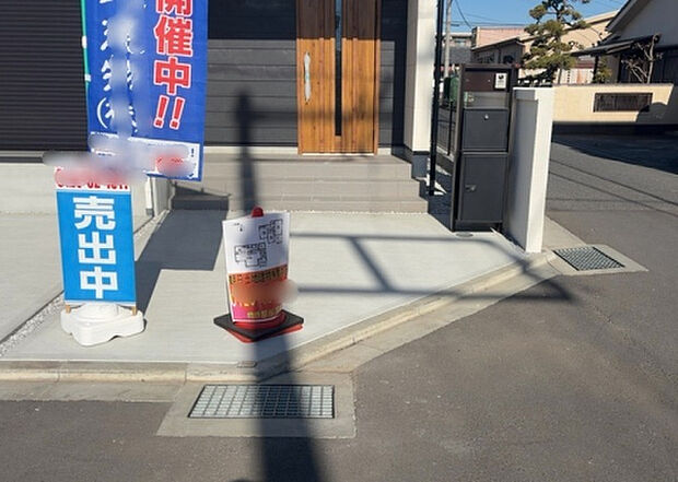 【庭】庭があることでガーデニングや家庭菜園はもちろん、こどもの遊び場やペットを放して遊ぶことができます。また、家の周囲に余裕があるということです。隣地との間があれば、十分な日当たりと、風通しが確保できます。
