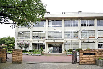 清新中学校 1079m(徒歩14分)