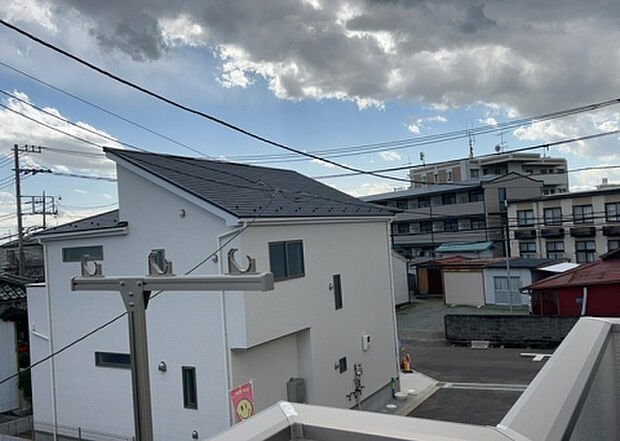 【物件からの展望】眺望を気にして物件を探す場合、前面に建物が建っていないか現地で確認しましょう！前面に建物があると景色はもちろん、日当たりや風通しにも影響が出てきます。住んだ時のことを想像しながら現地見学をしましょう。