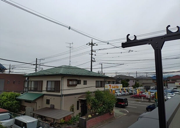 【物件からの展望】眺望を気にして物件を探す場合、前面に建物が建っていないか現地で確認しましょう！前面に建物があると景色はもちろん、日当たりや風通しにも影響が出てきます。住んだ時のことを想像しながら現地見学をしましょう。